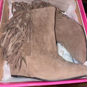 Boots from Qupid. Only worn once. No bad smell. Looks exactly as in picture